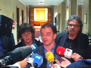 Els tres electes d’ERC-RCat-Cataluny Sí s’acrediten com a diputats al Congrés, renuncien al pla de pensions i anuncien que volaran en turista