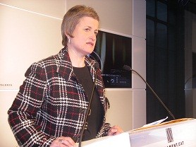   Simó afirma que el Govern avui ha donat ‘pal i pastanaga’, tancant la delegació de Buenos Aires com li demana el PP mentre aprova la Llei de consultes per la via no referendària  