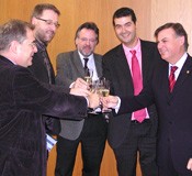 Solà signa la constitució del Consorci d'infraestructures de telecomunicacions