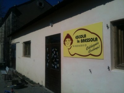 Simó insta la Generalitat a mantenir els ajuts econòmics a la xarxa escolar de la Bressola i a establir un protocol de relacions o un conveni estable per mitjà del Departament d'Ensenyament que doni seguretat de futur per al manteniment de la xarxa escola