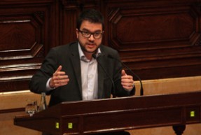 La valentia es demostra negociant fort amb els inversors i no canviant les lleis al Parlament