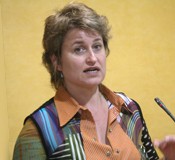 Anna Sim&oacute;: 'El problema de les fam&iacute;lies adoptants al Congo es deu a un exc&eacute;s d’intervencionisme estatal'